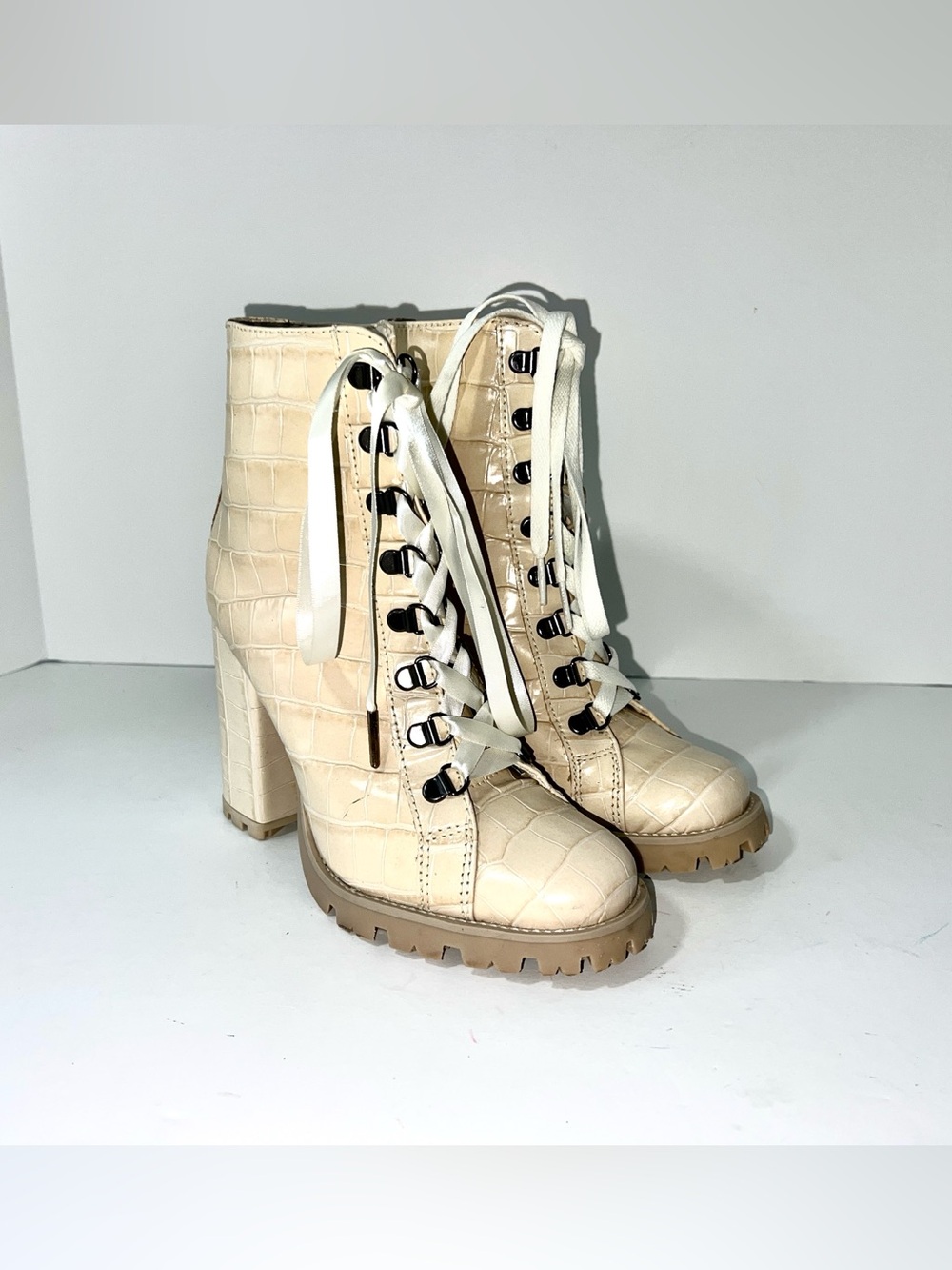 Schutz Cream Croc Embossed Leather Lace Up Platform Heeled Boots Women’s Size 7B